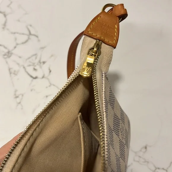 Louis Vuitton Damier Azur - Picture 6 of 7